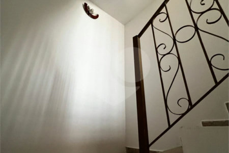 Sobrado à venda com 6 quartos, sendo 4 suítes,  em Vila Oliveira, Mogi das Cruzes, SP