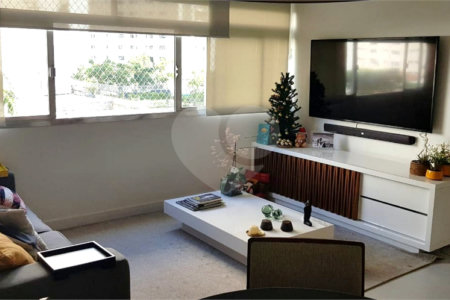 Apartamento à venda com 3 quartos, sendo 1 suíte, em Moema, São Paulo, SP
