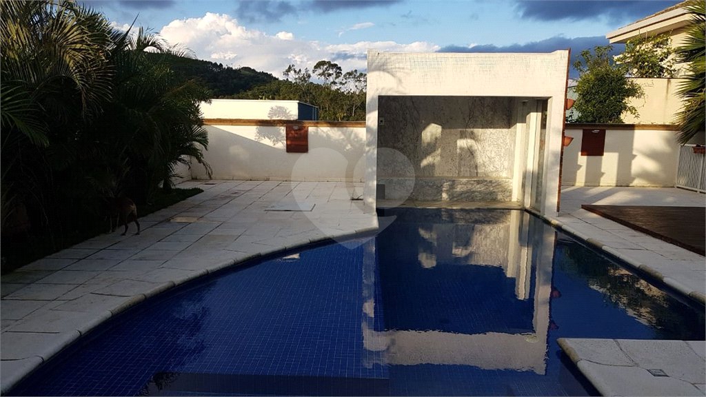 Casa à venda com 5 suítes no condomínio Vale do Sol, Bom Jesus dos Perdões - SP