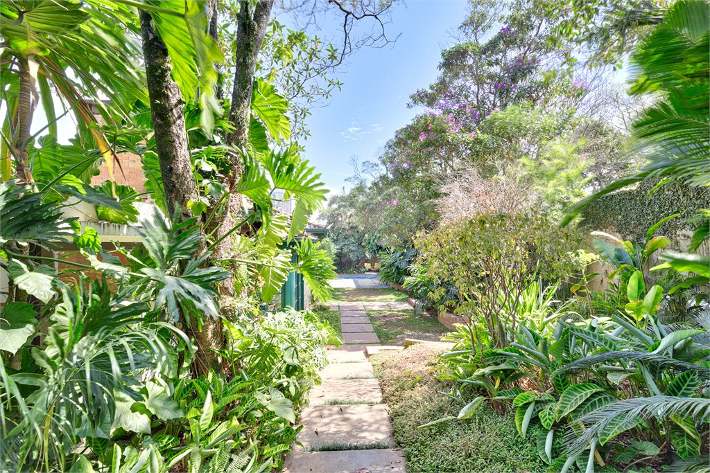 Casa Térrea à venda com 3 quartos, sendo 1 suíte, em Alto da Boa Vista, São Paulo, SP