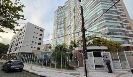 Apartamento à venda com 4 quartos, sendo 2 suítes,  em Enseada, Guarujá, SP