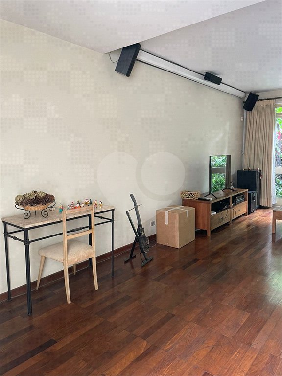 Sobrado à venda com 5 quartos, sendo 2 suítes, em Vila Cordeiro, São Paulo, SP