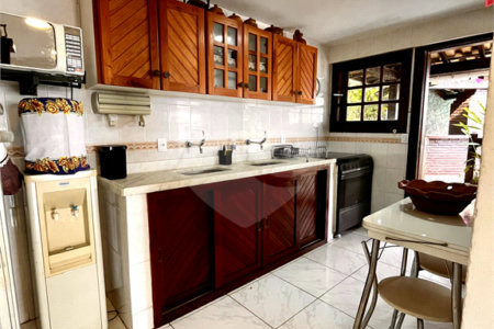 Casa à venda com 6 quartos, sendo 5 suítes,  em Alto de Búzios, Armação dos Búzios, RJ