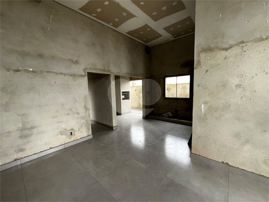 Casa à venda com 3 quartos, sendo 1 suíte, no condomínio Residencial Tivolli, Itapetininga - SP
