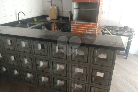 Sobrado à venda com 3 quartos em Jardim Helena, Ferraz de Vasconcelos, SP