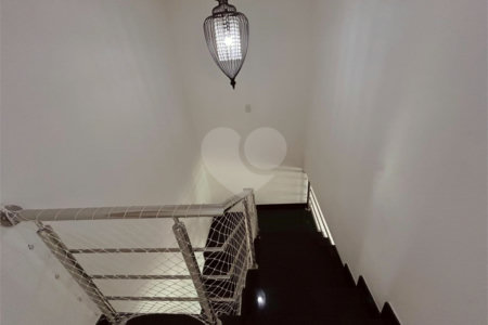 Duplex à venda com 1 quarto, sendo 3 suítes, em Taperapuan, Porto Seguro, BA