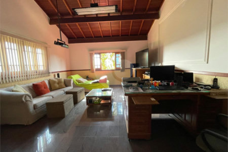 Casa à venda com 9 quartos, sendo 4 suítes, em Condomínio Flamboyant-b, Atibaia, SP