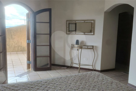 Chácara à venda com 4 quartos, sendo 3 suítes, em Campos de Atibaia, Atibaia, SP