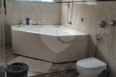 Sobrado à venda com 4 quartos, sendo 1 suíte, em Chácara Jafet, Mogi das Cruzes, SP
