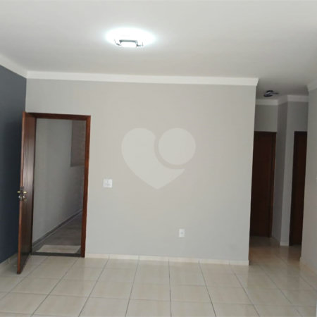 Casa de Vila à venda com 3 quartos, sendo 1 suíte, em Jardim Wanel Ville V, Sorocaba, SP