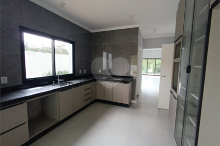 Casa à venda com 3 suítes no condomínio Altos de São Roque, São Roque - SP