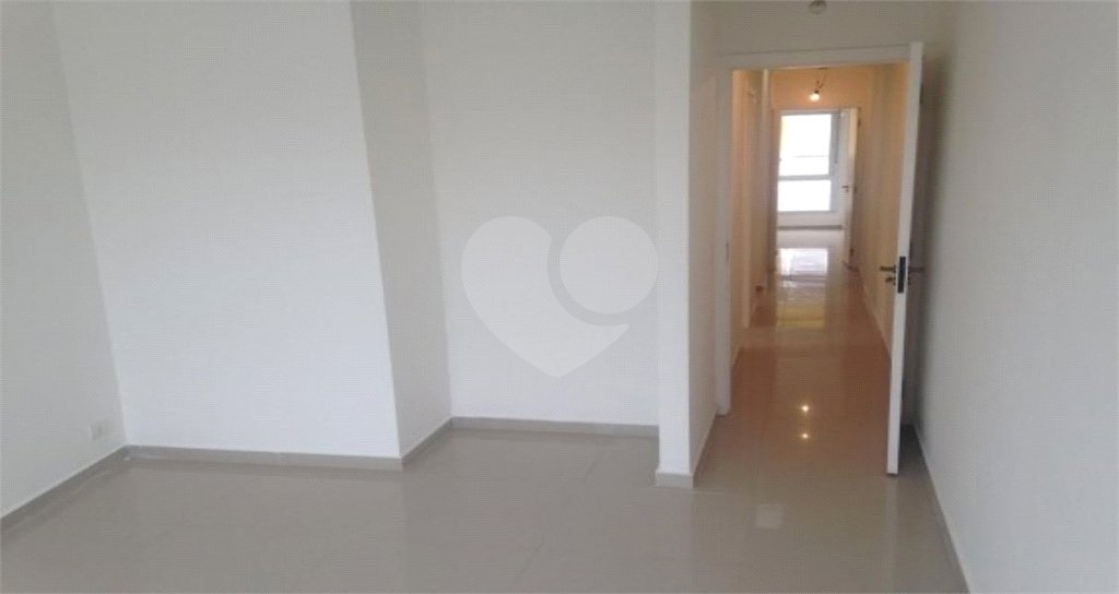 Casa à venda com 3 quartos, sendo 1 suíte,  no condomínio Residencial Vegas, São Paulo - SP