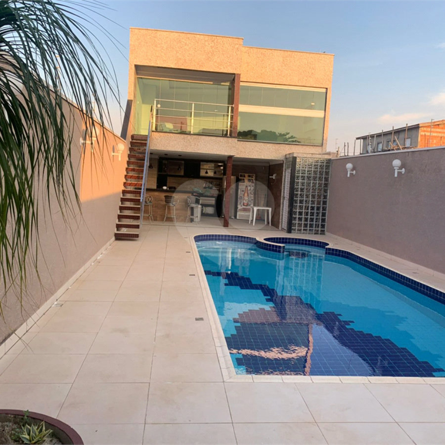 Linda casa Mobiliada e com piscina - Nova Cerejeiras - Atibaia
