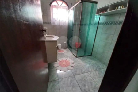 Sobrado à venda com 4 quartos, sendo 1 suíte, em Santo Antônio, Osasco, SP