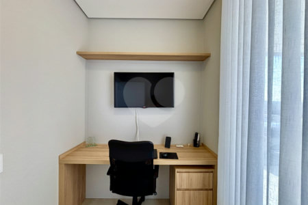 Indaiatuba - Sp - Condominio Maria Candida - R$ 2.250.000,00 - 3 suítes, sendo 1 master com closet e banheiro com duas cubas e dois chuveiros - Escritório - Piscina em Alvenaria aquecida e Hidro com Iluminação - Ar Condicionado instalado em todos os quartos, escritorio, sala e area gourmet