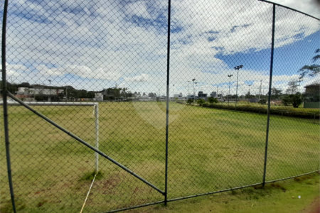 Belíssima Casa à Venda no Condomínio Damha IV