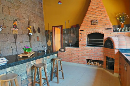 Casa à venda com 3 quartos, sendo 1 suíte, no condomínio Estância Marambaia, Vinhedo - SP