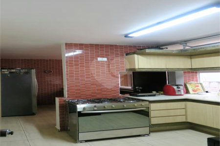 Casa à venda com 4 quartos, sendo 2 suítes, em Jardim Leonor, São Paulo, SP