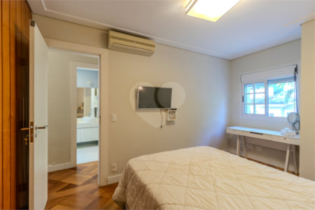 Casa à venda com 5 quartos, sendo 3 suítes, no condomínio Boulevard Saint Michael, São Paulo - SP