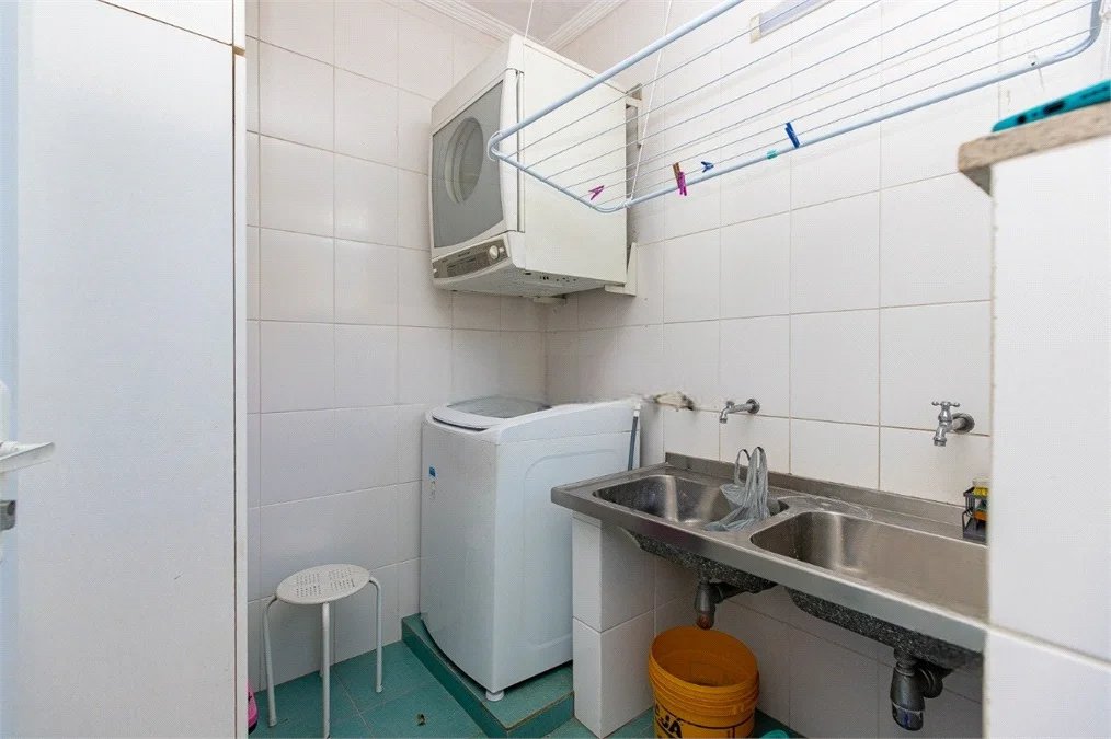 Sobrado à venda com 4 quartos, sendo 2 suítes, em Vila Madalena, São Paulo, SP