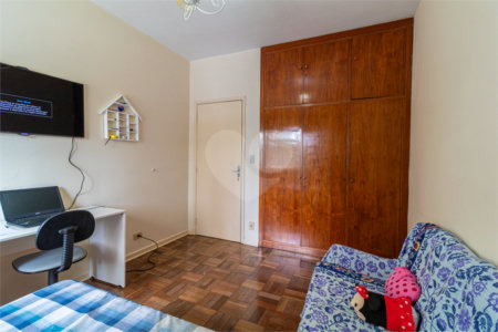 Sobrado à venda com 4 quartos, sendo 1 suíte, em Campo Belo, São Paulo, SP