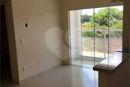Apartamento no Condomínio Residencial Clarice.