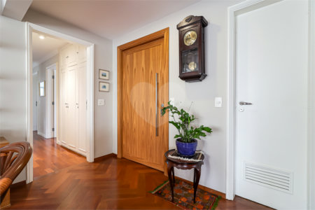 Apartamento à venda com 4 quartos, sendo 2 suítes, em Moema, São Paulo, SP