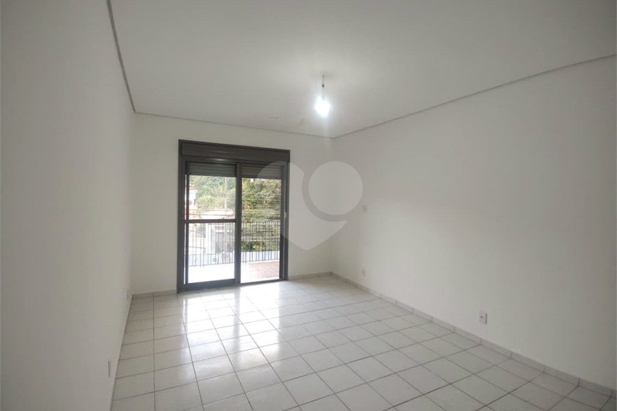 Sobrado à venda com 3 quartos, sendo 1 suíte,  em Tremembé, São Paulo, SP