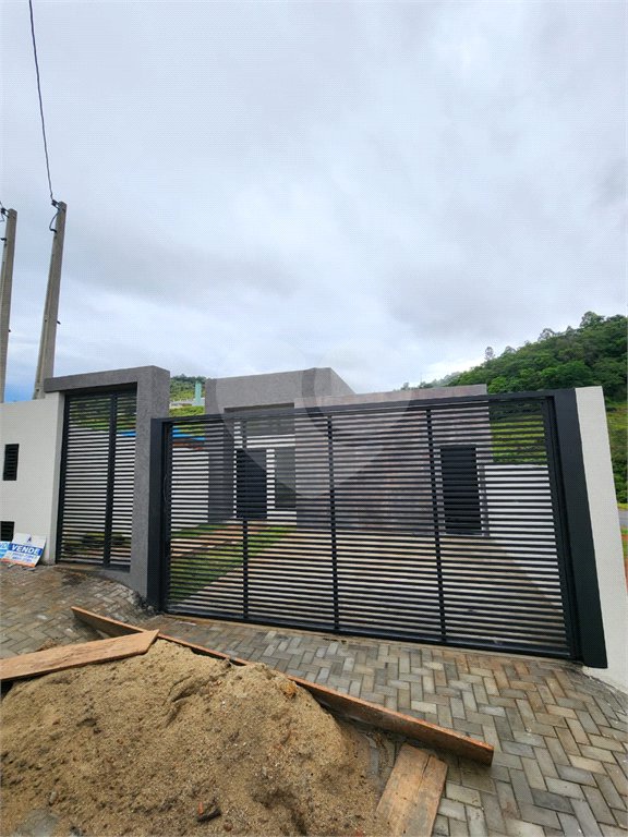 Casa à venda com 3 quartos, sendo 1 suíte, no Centro, Bom Jesus dos Perdões, SP