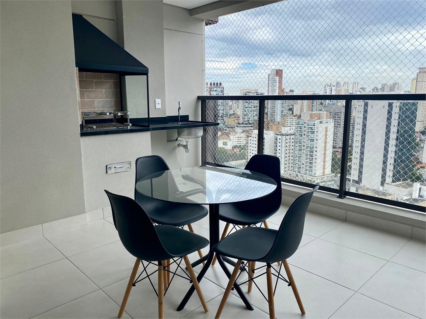 Apartamento à venda com 3 suítes em Aclimação, São Paulo, SP