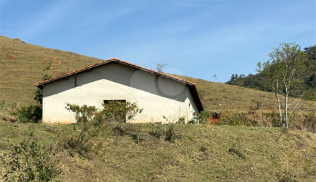 Sítio à venda com 3 suítes em Bairro do Cambará, São Roque, SP