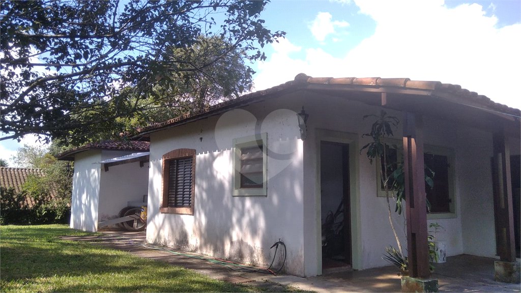 Casa à venda com 5 quartos, sendo 3 suítes, no condomínio Alpes da Cantareira, Mairiporã - SP