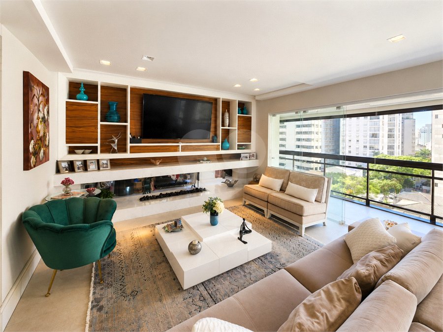 Apartamento reformado com 186 m² em Santa Cecília