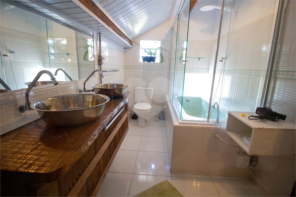 Chácara à venda com 5 quartos, sendo 4 suítes, no Centro (canguera), São Roque, SP