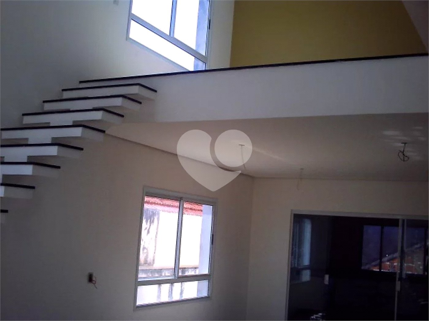 Sobrado à venda com 3 quartos, sendo 1 suíte, em Tremembé, São Paulo, SP