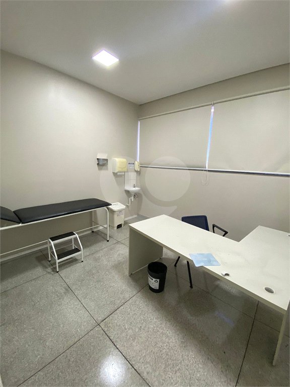 Salão para alugar em Vila Romanópolis, Ferraz de Vasconcelos, SP