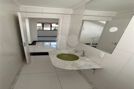 Sobrado para alugar com 3 quartos, sendo 1 suíte,  em Vila Oliveira, Mogi das Cruzes, SP