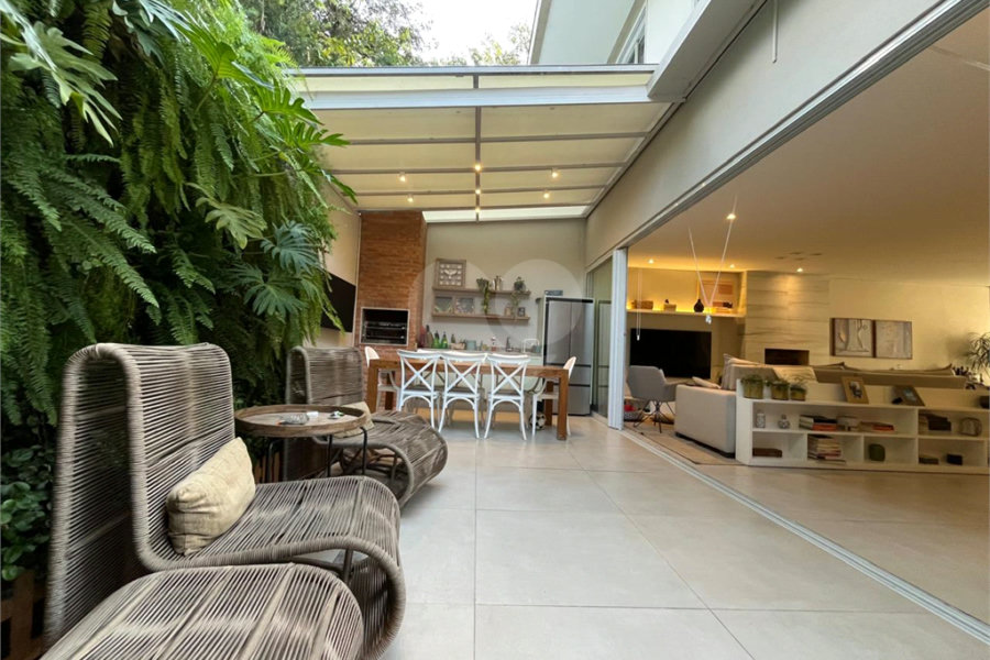 Casa à venda com 3 suítes no condomínio Domus, São Paulo - SP