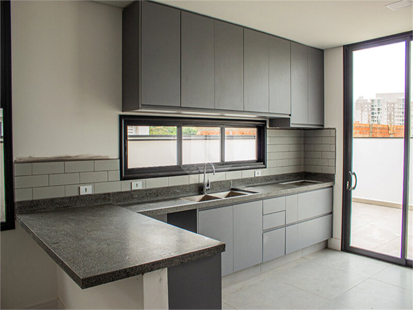 Casa à venda com 3 suítes no condomínio Residencial Central Parque, Salto - SP