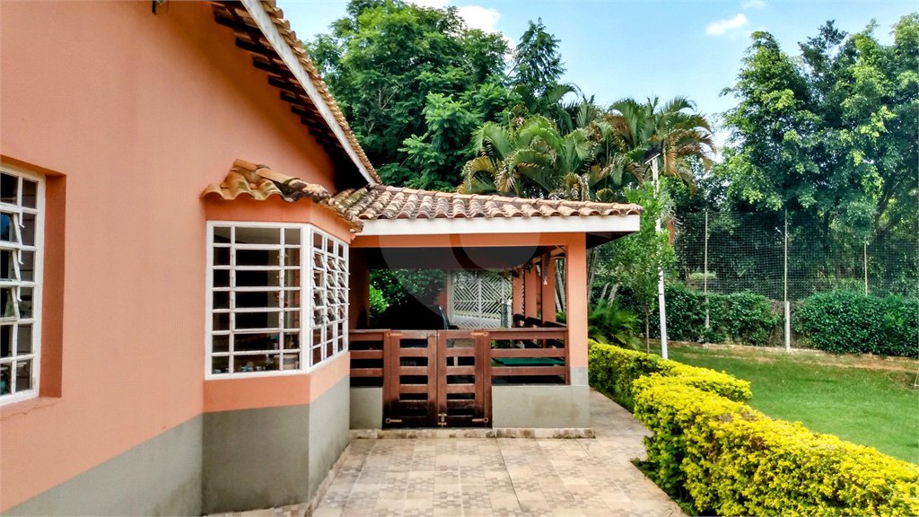 Casa à venda com 4 quartos, sendo 1 suíte, no condomínio Residencial Vale das Laranjeiras, Indaiatuba - SP