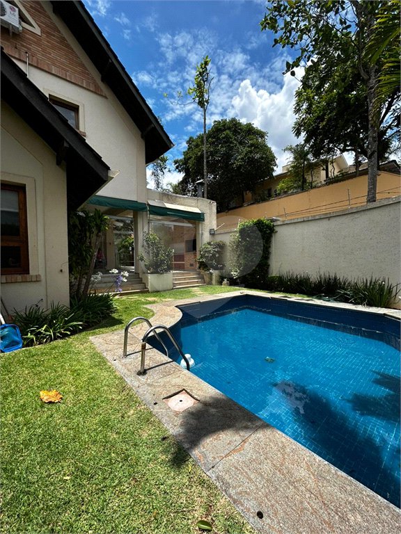 Casa à venda ou para alugar com 4 suítes no condomínio Vilaggio Monte Alegre, São Paulo - SP