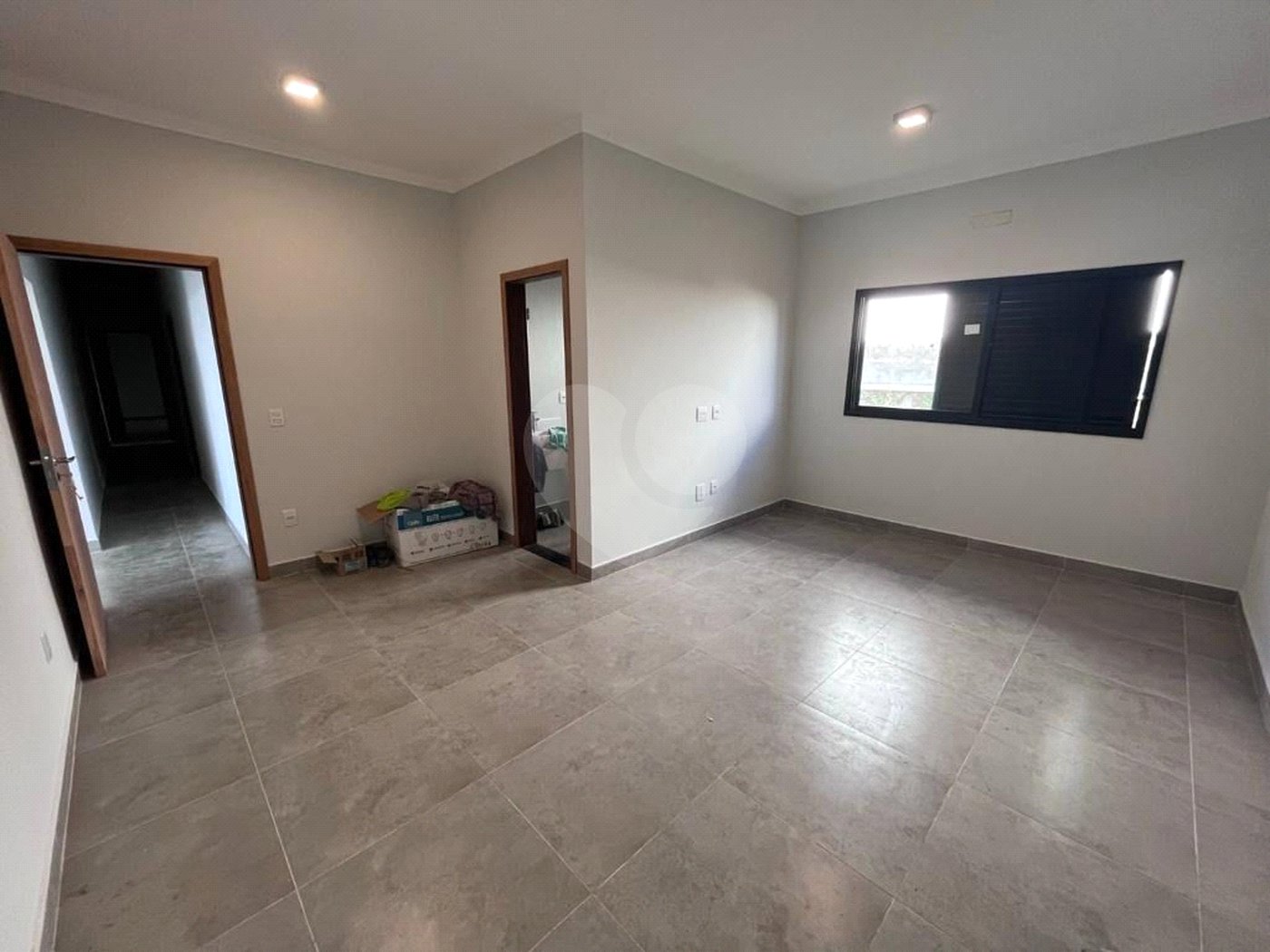 Casa à venda com 4 suítes no condomínio Village Saint Charbel, Araçoiaba da Serra - SP