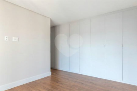 Apartamento à venda com 3 suítes em Moema, São Paulo, SP
