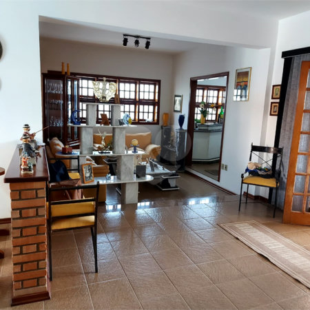 Sobrado à venda com 5 quartos, sendo 4 suítes, em Santa Rosa, Vinhedo, SP