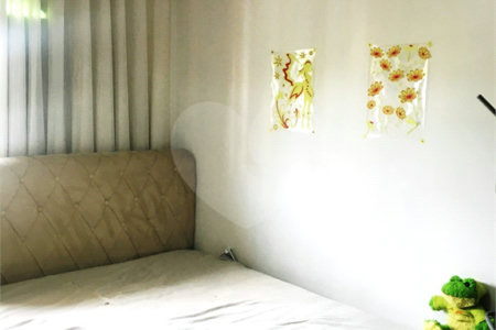 Sobrado à venda com 4 quartos, sendo 1 suíte,  em Vila Gomes, São Paulo, SP