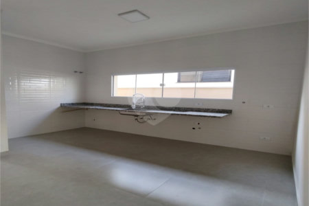 Casa à venda com 3 quartos, sendo 1 suíte,  no condomínio Atibaia Park 1, Atibaia - SP