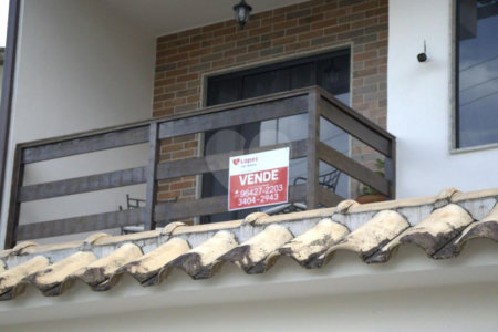 Casa à venda com 3 quartos, sendo 1 suíte, no condomínio Village da Posse, Rio de Janeiro - RJ