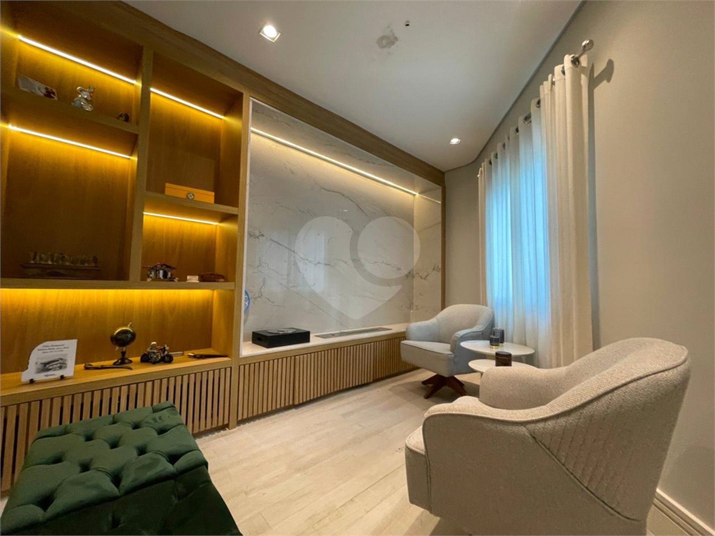 Casa com 4 quartos em condomínio fechado com piscina