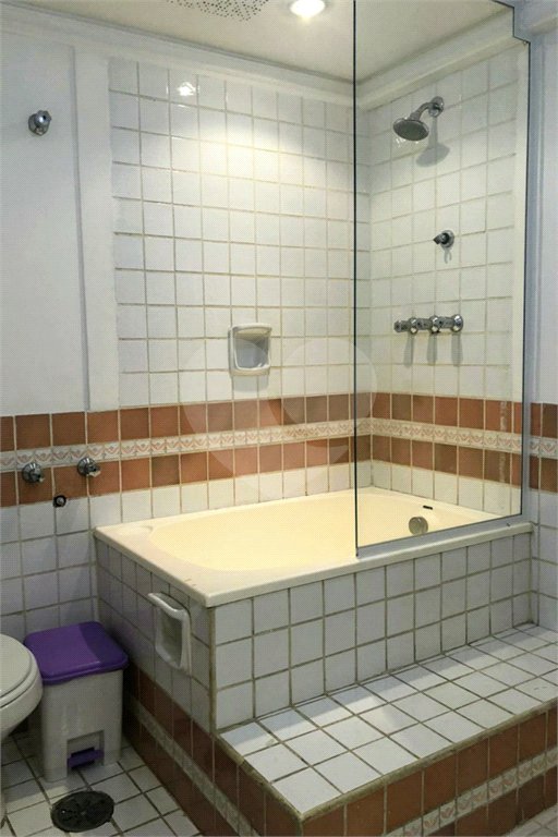 Apartamento à venda com 3 quartos, sendo 1 suíte, em Alto da Boa Vista, São Paulo, SP
