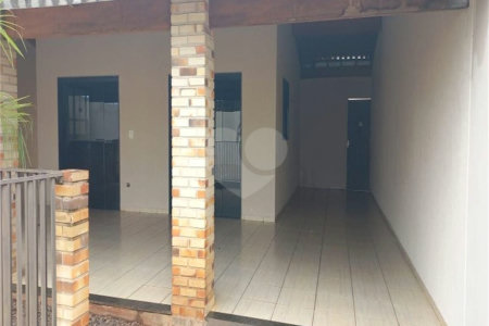Casa à venda com 3 quartos, sendo 1 suíte, em Ipê, Três Lagoas, MS